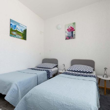 Dvi Ulike Lägenhet Labinci Exteriör bild