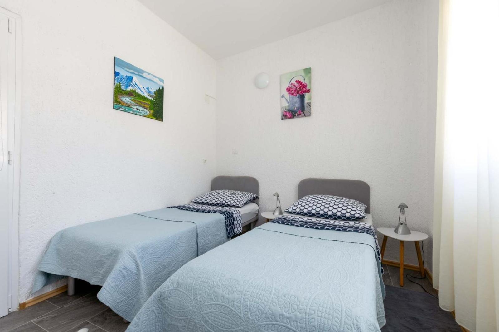 Dvi Ulike Lägenhet Labinci Exteriör bild